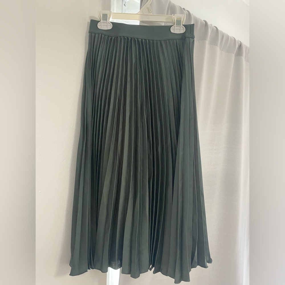 H&M Pleated Skirt